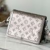 LV M21740