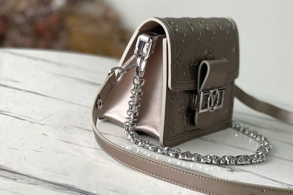 LV M21740