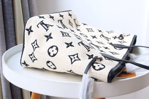 LV M22838 BLACK