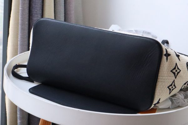 LV M22838 BLACK