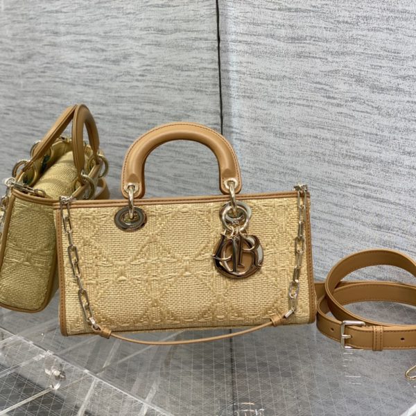 DIOR 𝗗-𝗝𝗼𝘆 Raffia lateralis