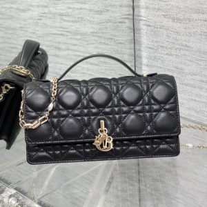 𝐃𝐢𝐨𝐫 𝐋𝐚𝐝𝐲 Pearl chain clutch bag balck