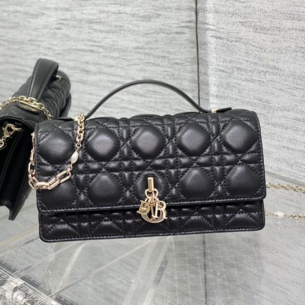 𝐃𝐢𝐨𝐫 𝐋𝐚𝐝𝐲 Pearl chain clutch bag balck