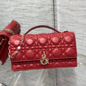 𝐃𝐢𝐨𝐫 𝐋𝐚𝐝𝐲 Pearl chain clutch bag red