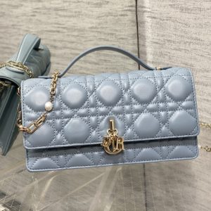 𝐃𝐢𝐨𝐫 𝐋𝐚𝐝𝐲 Pearl chain clutch bag blue
